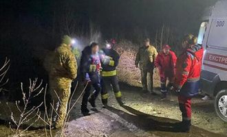 11 часов по колено в ледяной воде: на Закарпатье едва спасли от переохлаждения двух мужчин
