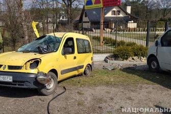 Во Львовской области столкнулись микроавтобус и легковушка, трое погибших