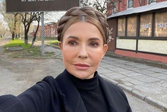 Юлія Тимошенко показала новий образ для "гуляння" по зруйнованому Харкову: каблучки, спідничка і бронежилет