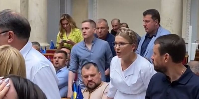 "Вернулась е***утой бабкой": украинцы высмеяли "совковую" реакцию Юлии Тимошенко на легализацию каннабиса