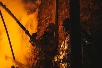 В Голосеевском районе Киева ликвидировали пожар, возникший в результате вражеской атаки