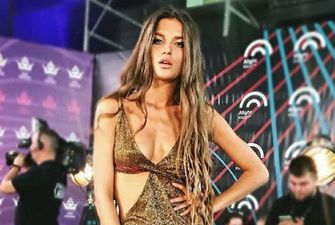 Мисс Украина едва удержала сочные формы в глубоком декольте, засветив лишнее: "без белья идеально"