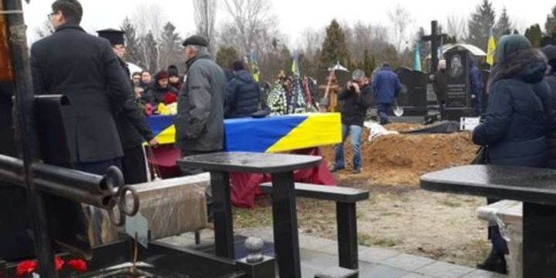 На київському кладовищі ховають пілотів збитого в Ірані літака