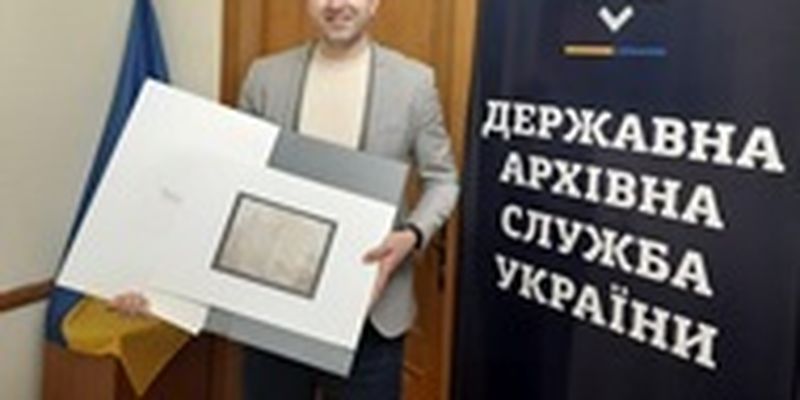 Швеция передала Украине заверенную копию Конституции Орлика