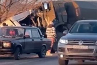 В "ДНР" грузовик оккупантов врезался в маршрутку: 16 погибших
