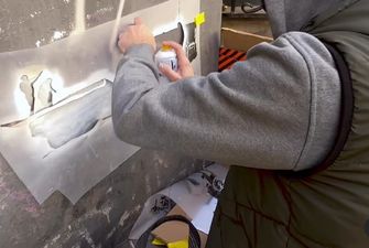 Бенксі показав відео про те, як робив графіті в Україні