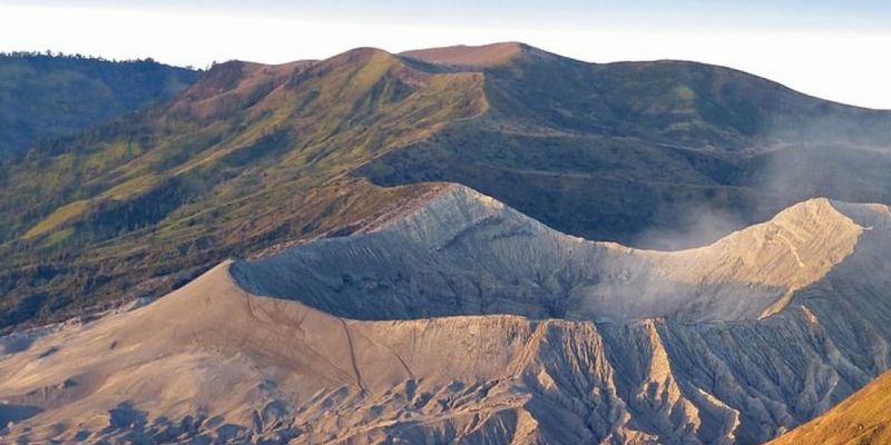 В США обнаружили огромный кратер неизвестного происхождения
