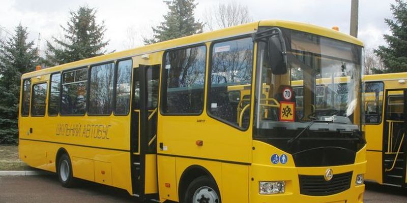 Новые школьные автобусы Эталон идут в регионы