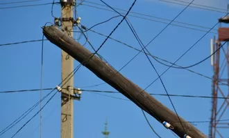 На Запоріжжі бригада енергетиків потрапила під ворожий обстріл
