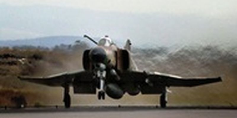 Истребитель F-4 ВВС Греции упал в море