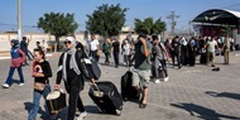 Люди начали выезжать из Сектора Газа