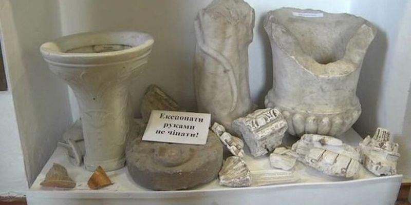 Украли даже унитаз: оккупанты разграбили замок-музей "Усадьба Попова"