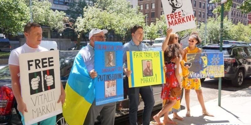 Украинцы в Нью-Йорке пикетируют консульство Италии из-за приговора Маркиву