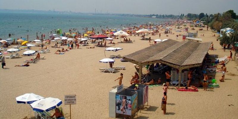 Смерч устроил панику на пляже Одессы: торнадо попал на видео