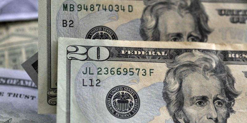 Експерти спрогнозували, яким буде курс долара в Україні навесні 2023 року