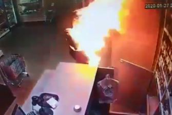 Сгорело все лицо: россиянин поджег бывшую жену в ТЦ. Видео