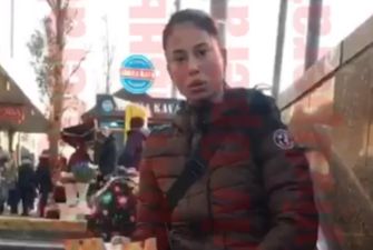 В Киеве поймали попрошайку, использовавшую ребенка: видео 18+