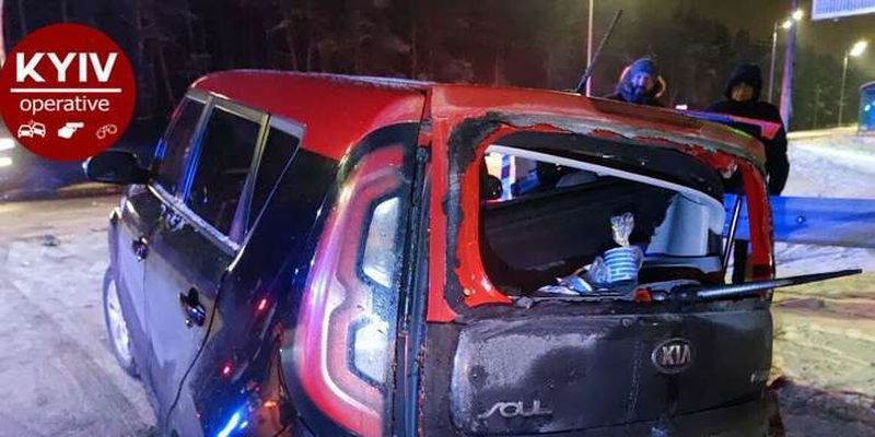 На трасі під Києвом п’яний водій Renault ледь не вбив молоду сім’ю