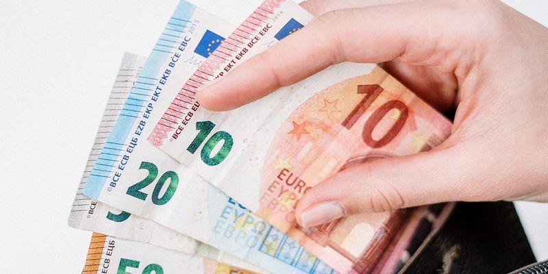 Долар стабільний, євро подешевшало: курс валют на 2 листопада