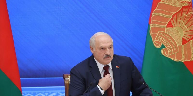 Со-агрессор Лукашенко поздравил украинцев с Днем независимости и пожелал "мирного неба"