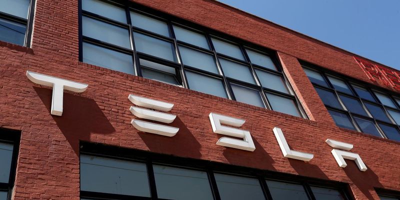 Илон Маск увольняет 14 тысяч работников Tesla