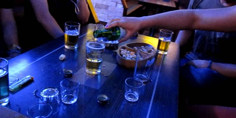 Когда становится скучно: несколько веселых алкогольных игр