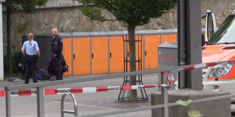 В Германии мужчина напал с ножом на людей на вокзале, есть жертвы