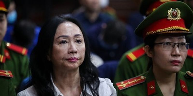 Во Вьетнаме приговорили к смерти 67-летнюю женщину: украла миллиарды долларов
