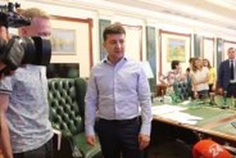 Зеленский показал свой кабинет в Администрации президента