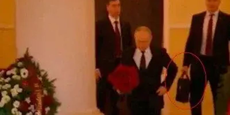 В РФ пытался застрелится охранник Путина, носивший его "ядерный чемоданчик", — СМИ