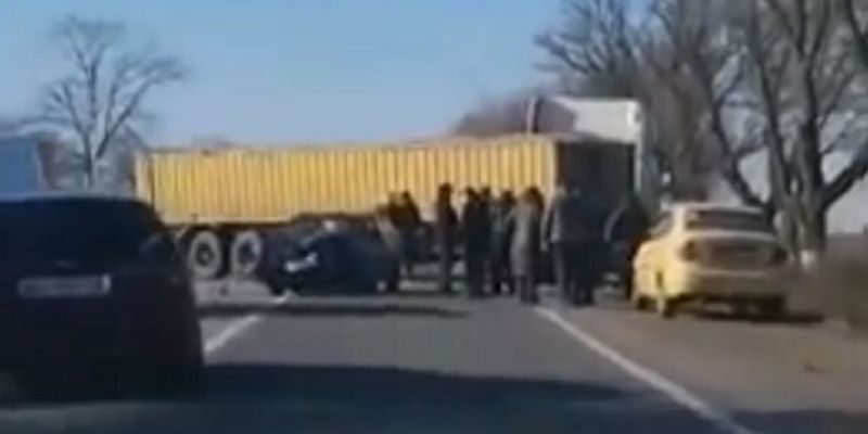 Трасса Одесса-Рени перекрыта, есть пострадавшие: видео масштабной аварии