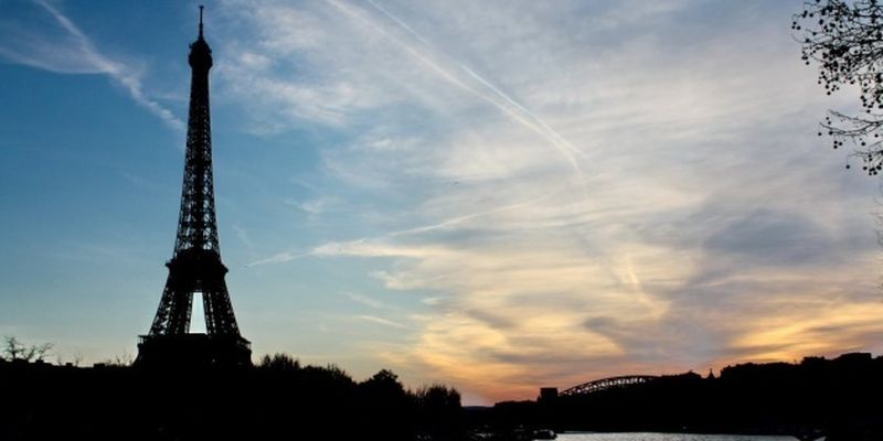 Мэрия Парижа решила экономить на освещении Эйфелевой башни