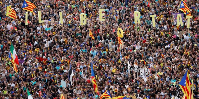 Протести у Барселоні: понад півмільйона людей вимагали звільнення "політичних в'язнів"