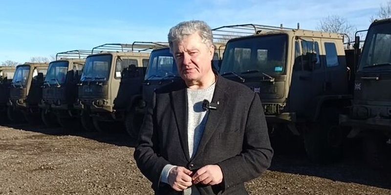 Должны успеть перехватить: Порошенко в Британии покупает еще одну партию грузовиков DAF для ВСУ