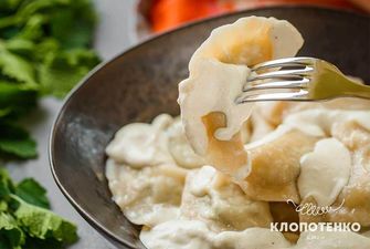 Вареники с крапивой, сыром фета и сливочным соусом: пошаговый рецепт