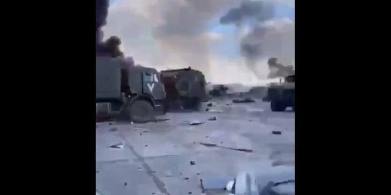 Появилось видео из Гостомеля с разбитой техникой и догорающей "Мрией"