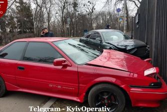 В центре Киева две машины влетели в ресторан