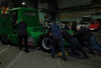 Яку унікальну машину показали в Дніпрі: фото та відео єдиного в Україні перегонового КрАЗу