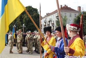 Як відсвяткували День прапора в Україні: фото та відео