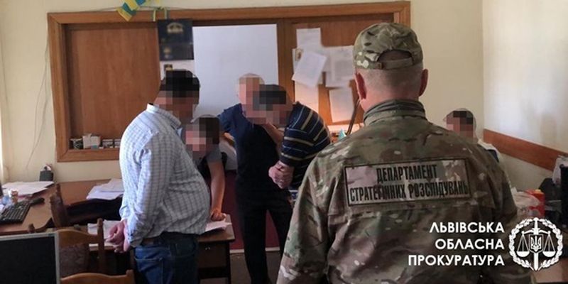 Регулярные "откаты": во Львове задержан начальник отдела налоговой