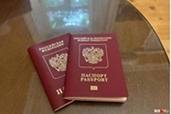 В РФ у чиновников отбирают загранпаспорта - СМИ