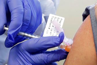 Украинцев начнут вакцинировать от COVID-19 через месяц — Герус