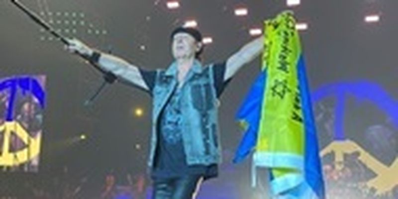 Scorpions на концерте подняли флаг Украины