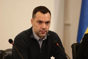 Арестович назвал ситуацию с ОБСЕ в оккупированном Донецке «разбоем международного масштаба»