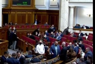 Рада приняла нашумевший "антиколомойский" законопроект о налогах