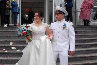 Освобожденный из плена украинский моряк сыграл свадьбу: яркое фото