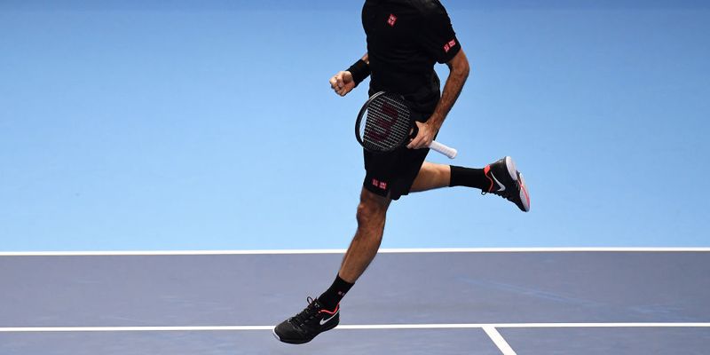 Федерер обыграл Джоковича и вышел в полуфинал Итогового турнира
