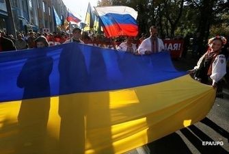Россияне лучше относятся к украинцам, чем украинцы к россиянам – опрос