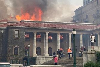 В ЮАР из-за пожара началась эвакуация жителей столицы
