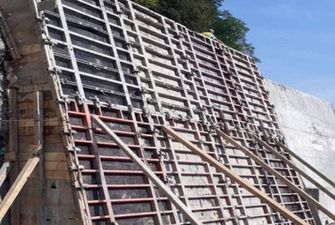 На Закарпатье в курортных Квасах возводят подпорную стенку для защиты села от паводков